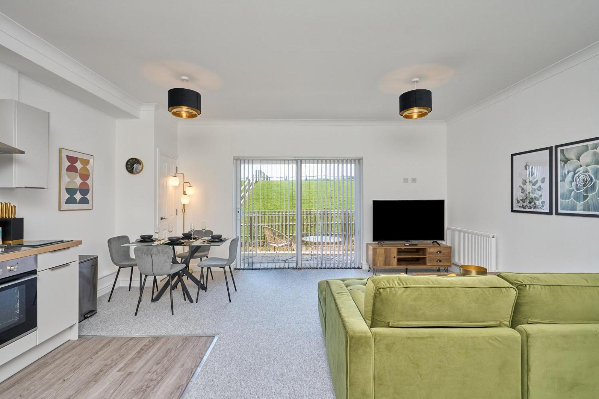 Apartment Spacious 1 Bed - Stunning Views & Private Parking - 5 Mins To - Dog Friendly - Close To Ventnor, Shanklin & Sandown - Ideal For Friends, Families & Business Travellers - Sleeps Up To 4 Guests - Managed By 